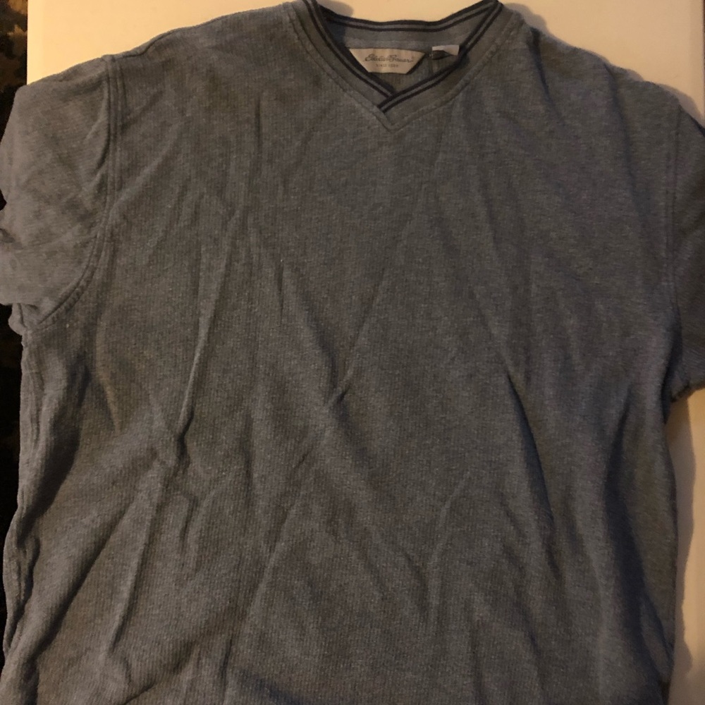Eddie Bauer Vneck short sleeve shirt.  Large.